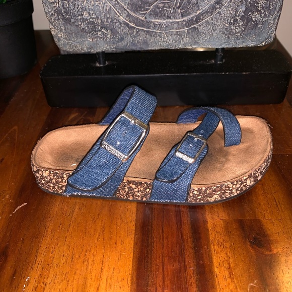 Cute Sandals - Picture 2 of 4